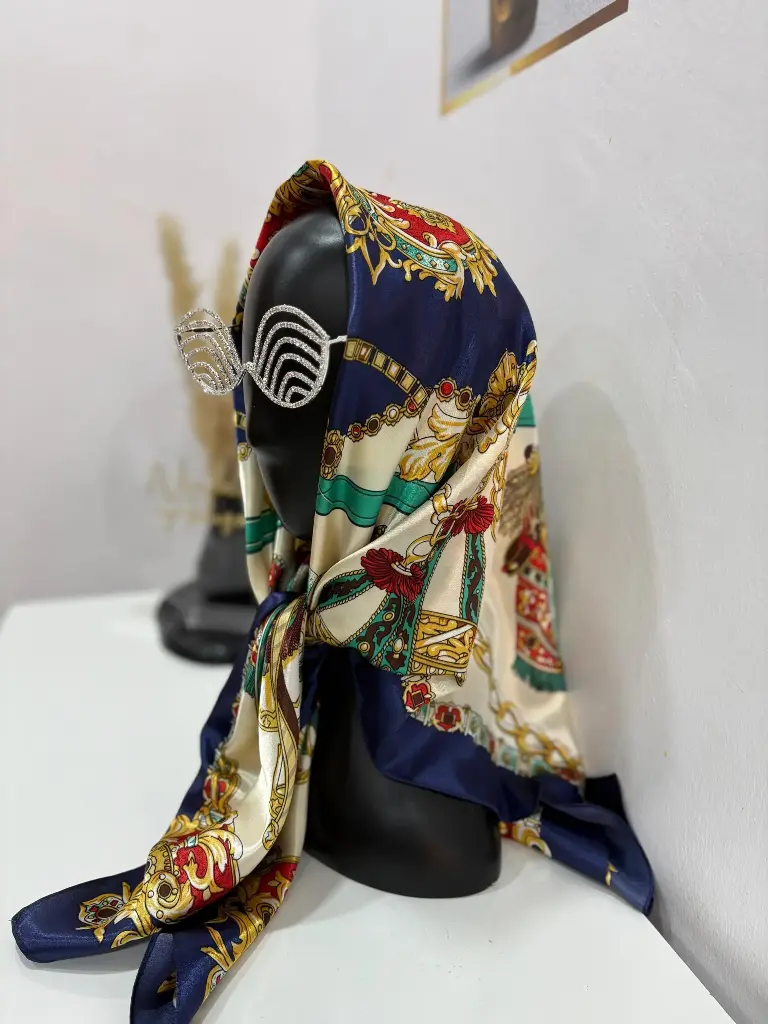 VINTAGE SCARF
