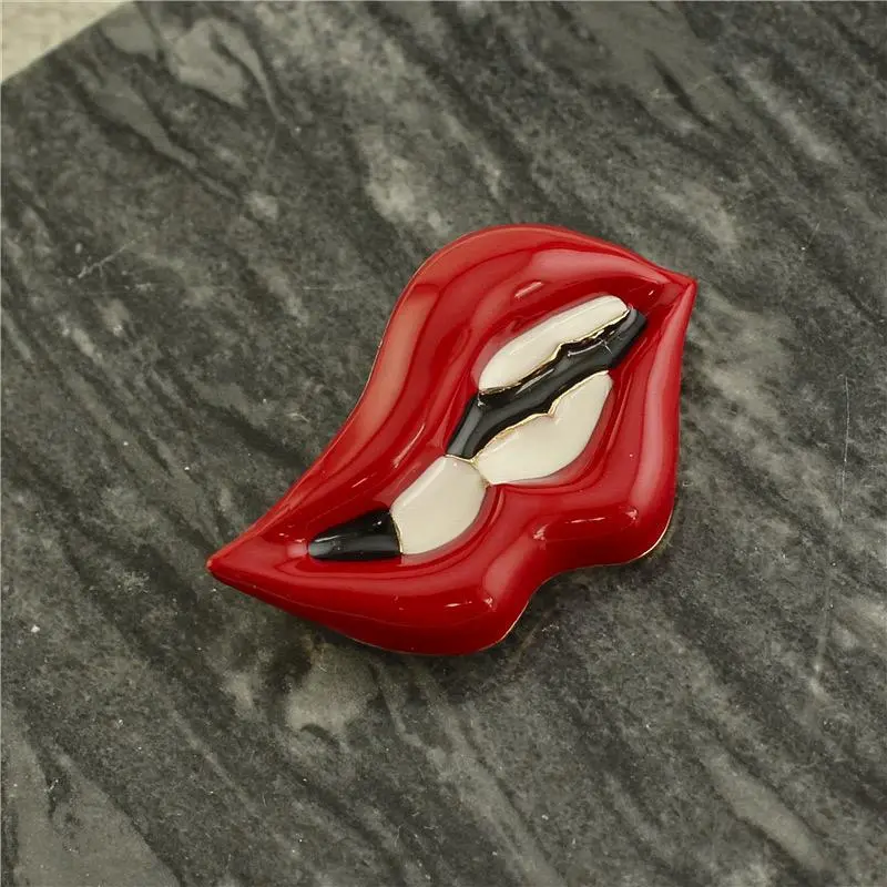 BROOCH(S)
