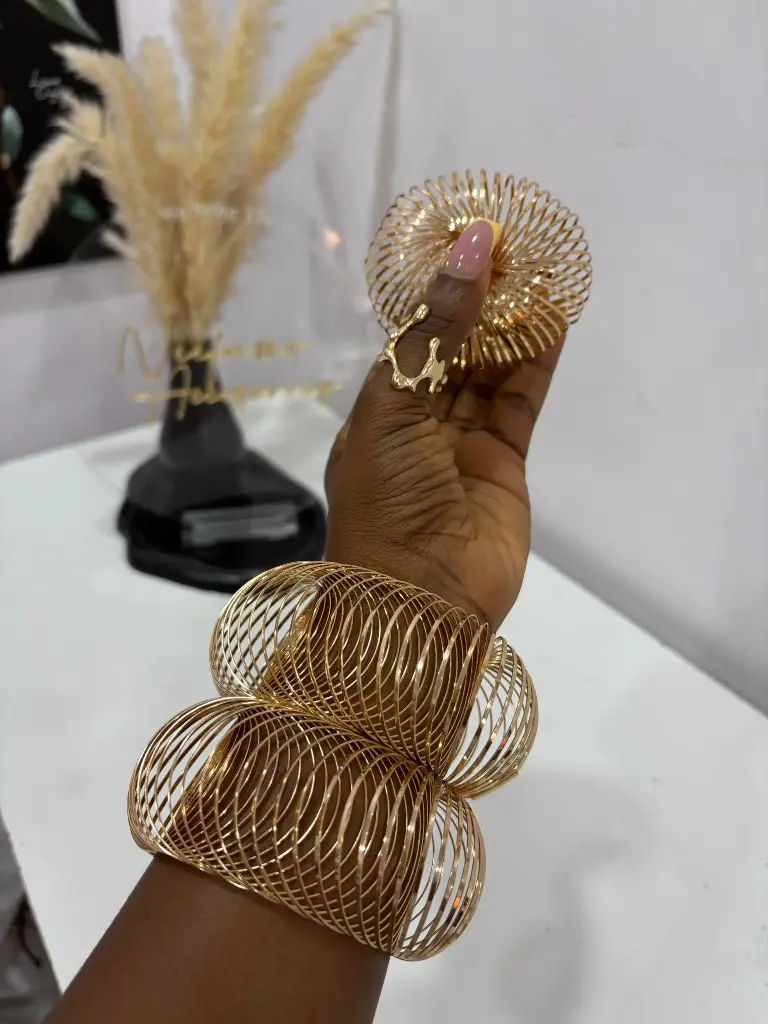 HOLLOW BRACELET 