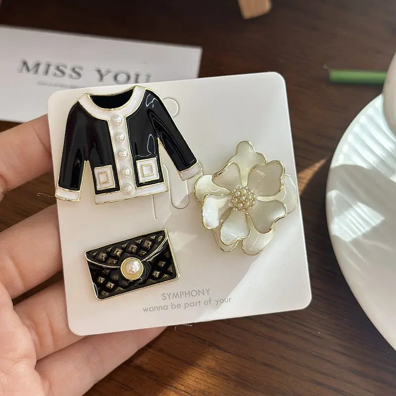 CC BROOCH SET