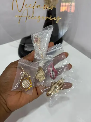 BROOCH (SMALL)