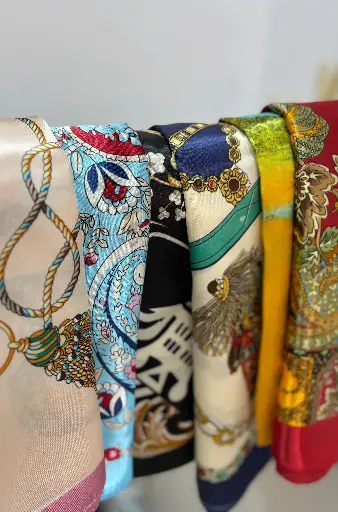 VINTAGE SCARF