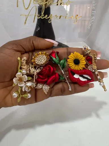 BROOCH(S)